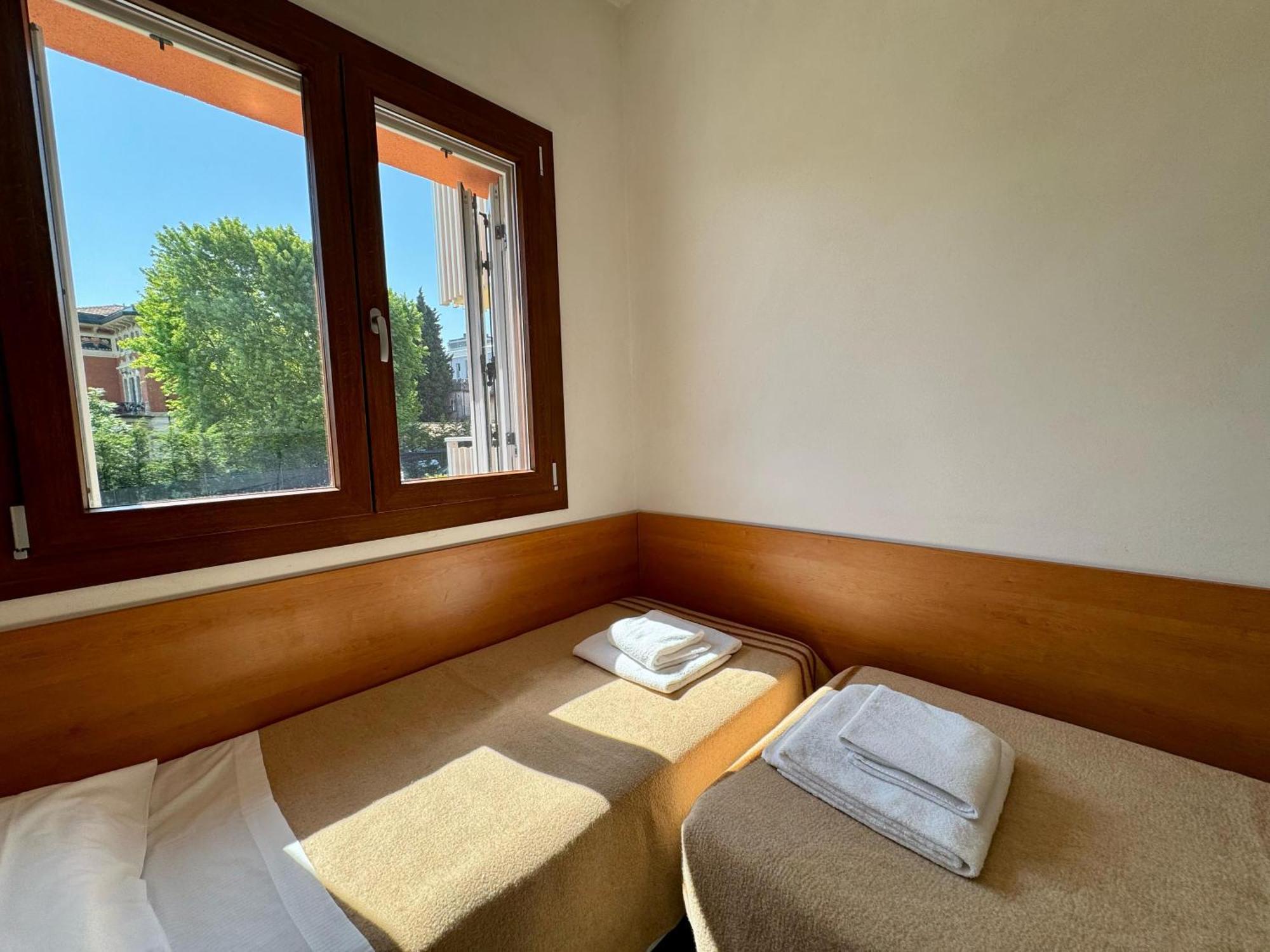 Easy Apartments Peschiera Peschiera del Garda Exteriör bild